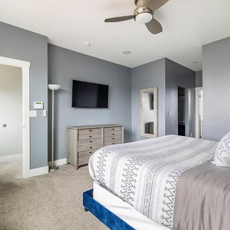 4 Bedroom 3 Bath Sleeps 10 Pet Friendly Private Backyard, 2 Car Garage, City Views, Close To All Stadiums And Casino ピッツバーグ エクステリア 写真