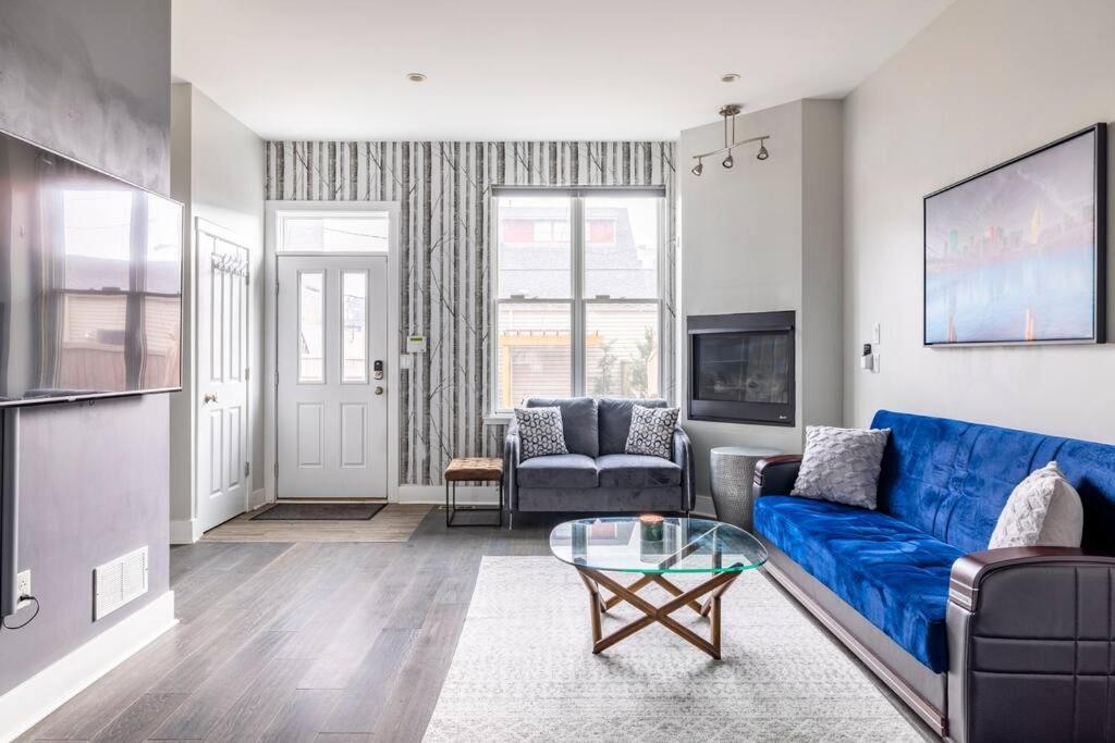 4 Bedroom 3 Bath Sleeps 10 Pet Friendly Private Backyard, 2 Car Garage, City Views, Close To All Stadiums And Casino ピッツバーグ エクステリア 写真