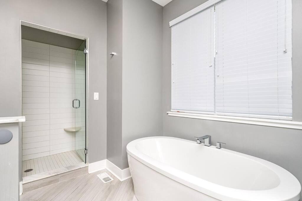 4 Bedroom 3 Bath Sleeps 10 Pet Friendly Private Backyard, 2 Car Garage, City Views, Close To All Stadiums And Casino ピッツバーグ エクステリア 写真