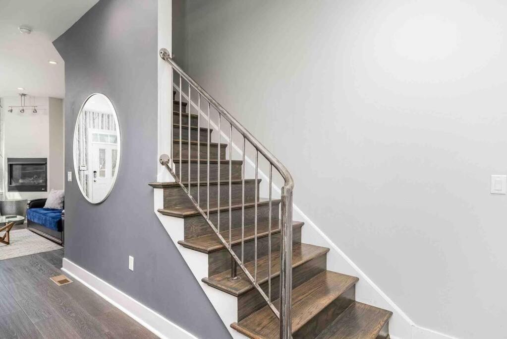 4 Bedroom 3 Bath Sleeps 10 Pet Friendly Private Backyard, 2 Car Garage, City Views, Close To All Stadiums And Casino ピッツバーグ エクステリア 写真