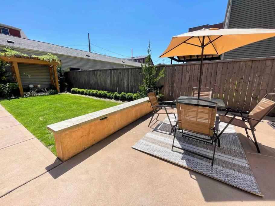 4 Bedroom 3 Bath Sleeps 10 Pet Friendly Private Backyard, 2 Car Garage, City Views, Close To All Stadiums And Casino ピッツバーグ エクステリア 写真