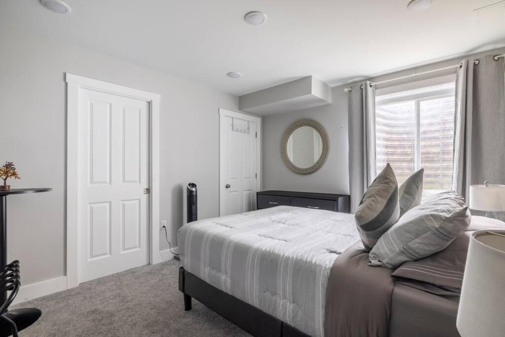 4 Bedroom 3 Bath Sleeps 10 Pet Friendly Private Backyard, 2 Car Garage, City Views, Close To All Stadiums And Casino ピッツバーグ エクステリア 写真