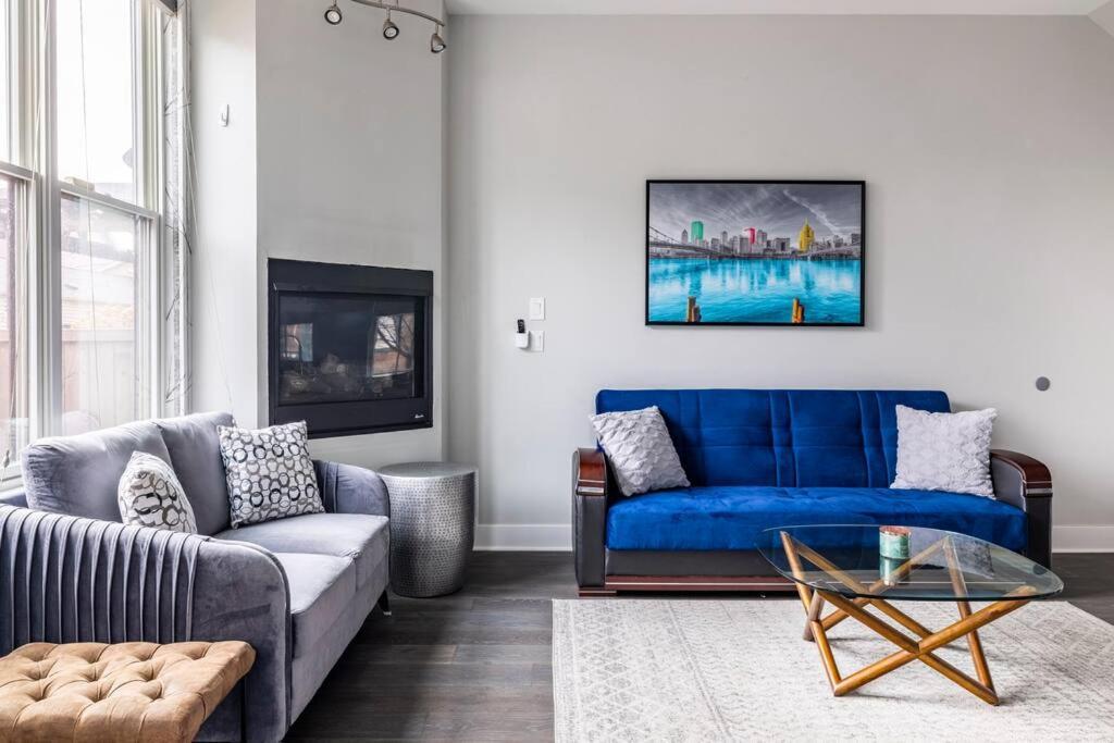 4 Bedroom 3 Bath Sleeps 10 Pet Friendly Private Backyard, 2 Car Garage, City Views, Close To All Stadiums And Casino ピッツバーグ エクステリア 写真