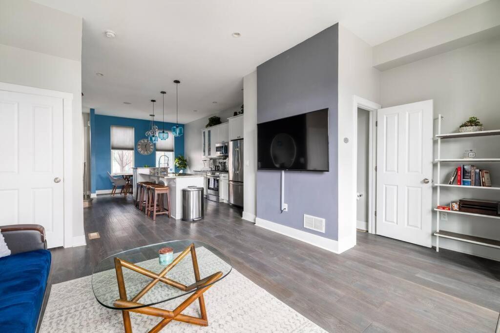 4 Bedroom 3 Bath Sleeps 10 Pet Friendly Private Backyard, 2 Car Garage, City Views, Close To All Stadiums And Casino ピッツバーグ エクステリア 写真