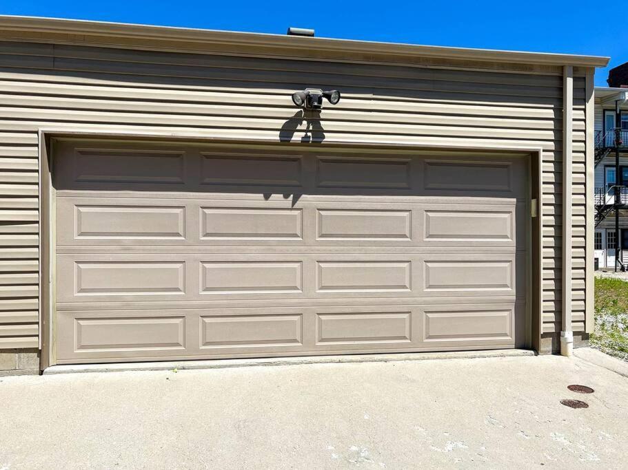 4 Bedroom 3 Bath Sleeps 10 Pet Friendly Private Backyard, 2 Car Garage, City Views, Close To All Stadiums And Casino ピッツバーグ エクステリア 写真