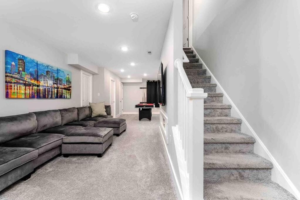 4 Bedroom 3 Bath Sleeps 10 Pet Friendly Private Backyard, 2 Car Garage, City Views, Close To All Stadiums And Casino ピッツバーグ エクステリア 写真