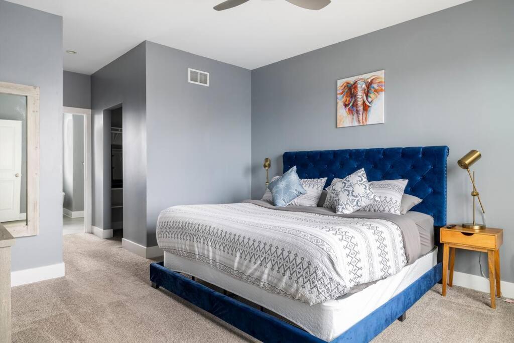 4 Bedroom 3 Bath Sleeps 10 Pet Friendly Private Backyard, 2 Car Garage, City Views, Close To All Stadiums And Casino ピッツバーグ エクステリア 写真