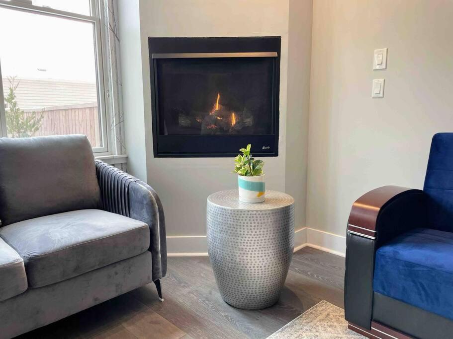 4 Bedroom 3 Bath Sleeps 10 Pet Friendly Private Backyard, 2 Car Garage, City Views, Close To All Stadiums And Casino ピッツバーグ エクステリア 写真