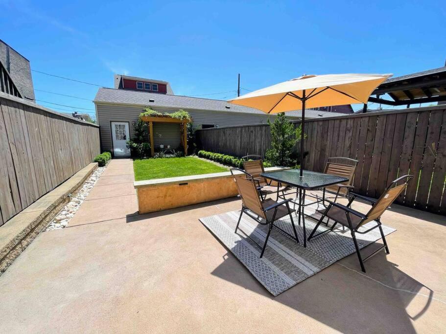 4 Bedroom 3 Bath Sleeps 10 Pet Friendly Private Backyard, 2 Car Garage, City Views, Close To All Stadiums And Casino ピッツバーグ エクステリア 写真