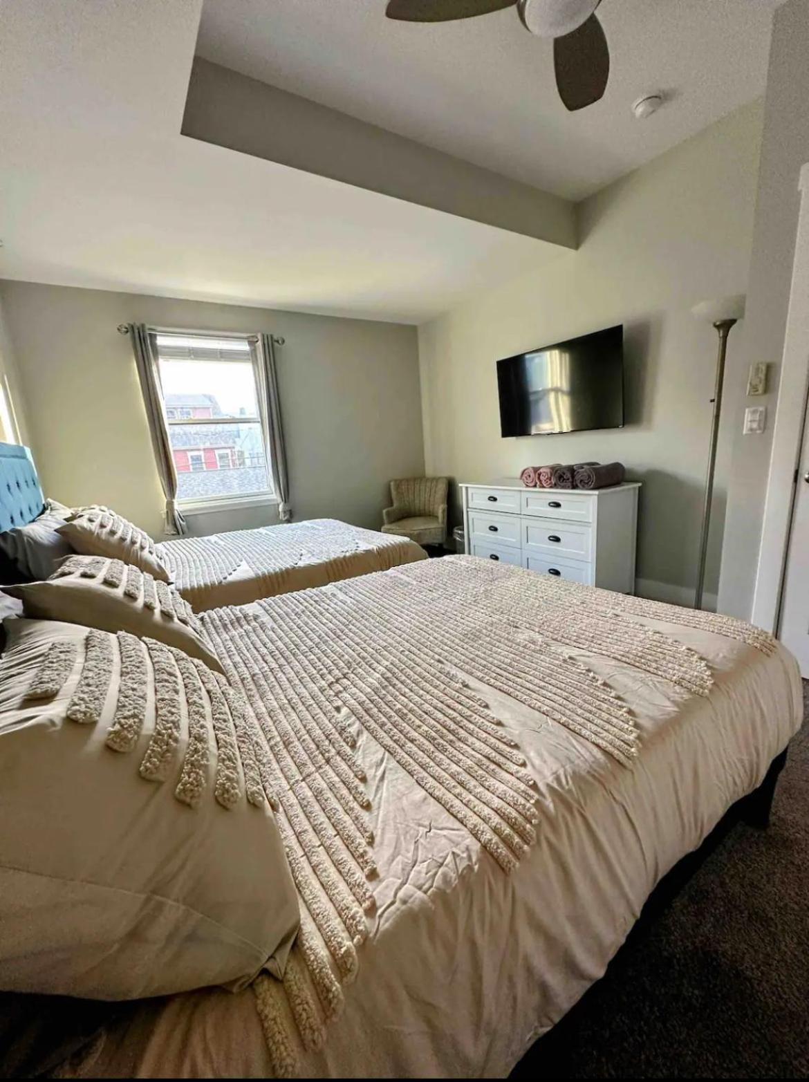 4 Bedroom 3 Bath Sleeps 10 Pet Friendly Private Backyard, 2 Car Garage, City Views, Close To All Stadiums And Casino ピッツバーグ エクステリア 写真